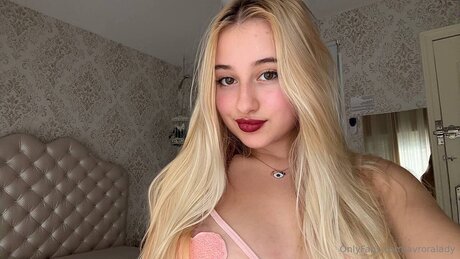 Avroralady model exclusive galleries