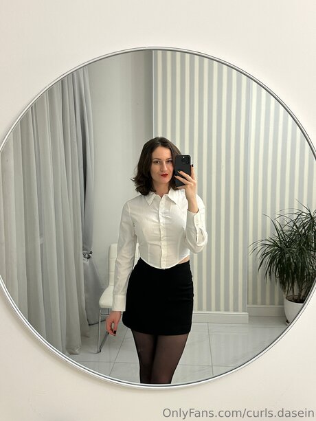 Curls Dasein sexy star picture