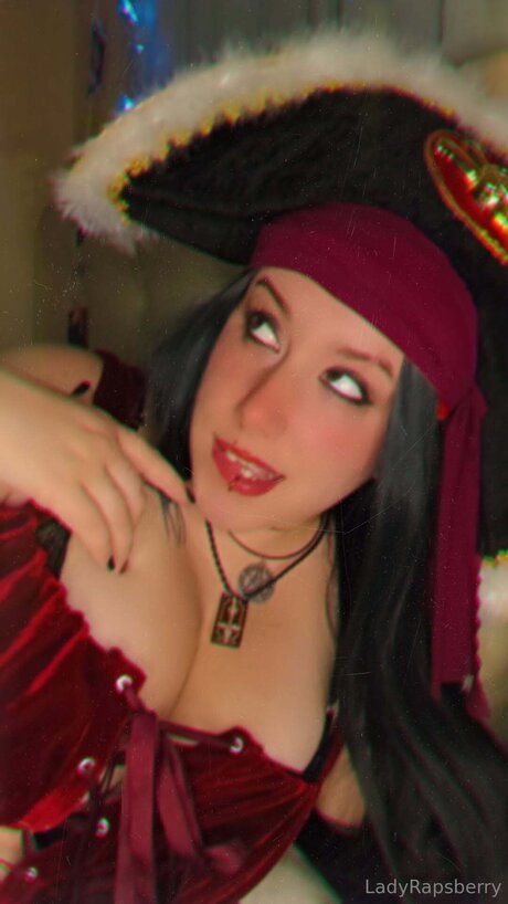 Ladyraspberry perfect model pic