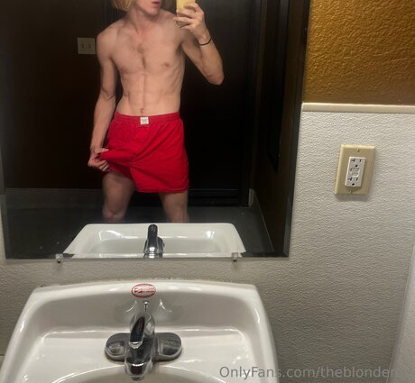 Theblonderod pornstar exclusive picture