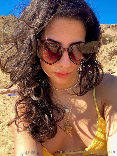 Petitelunaxx model pornographic pic