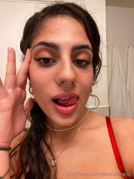 Petitelunaxx best actress images