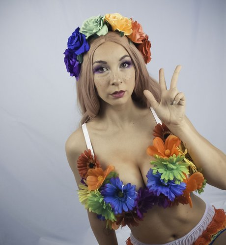 RhiCosplay model hd pics