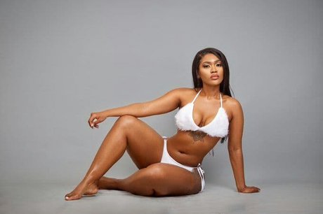 Thembi Matroshe hot star pics