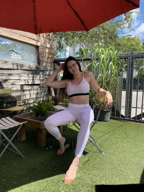 Rae Lynch_ exclusive model picture