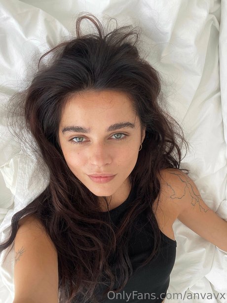 Ana Vavx star art picture