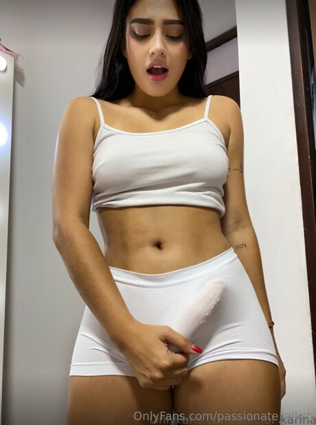 Passionate Ailish nice model pic