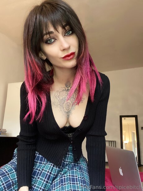 Spicebitch sexy pornstar pictures