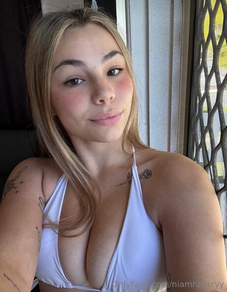 Niamhperryy pornstar beautiful image