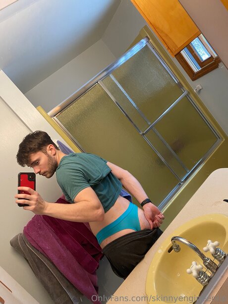 Skinnyengineervip naked pornstar pics