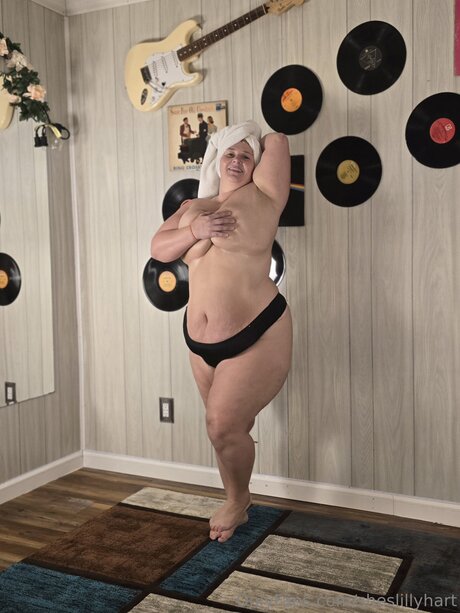 Sheslillyhart erotic pornstar pic