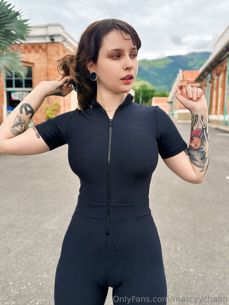 Marcyychaan star top picture