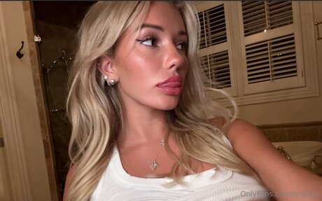 Breckie high quality model pic