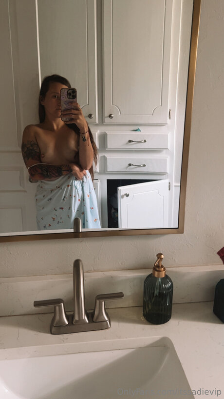 Itssadievip model naked gallery