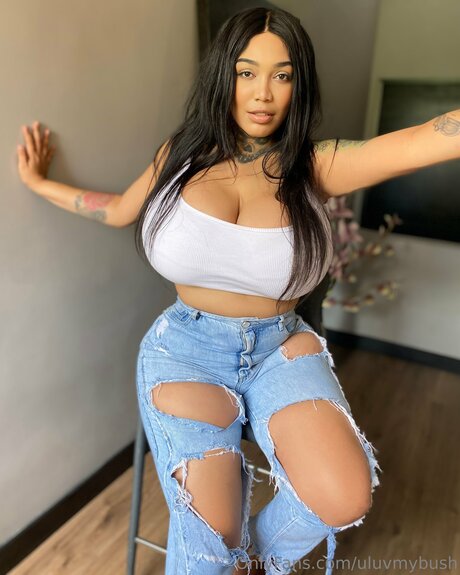 Uluvmybush model exclusive image