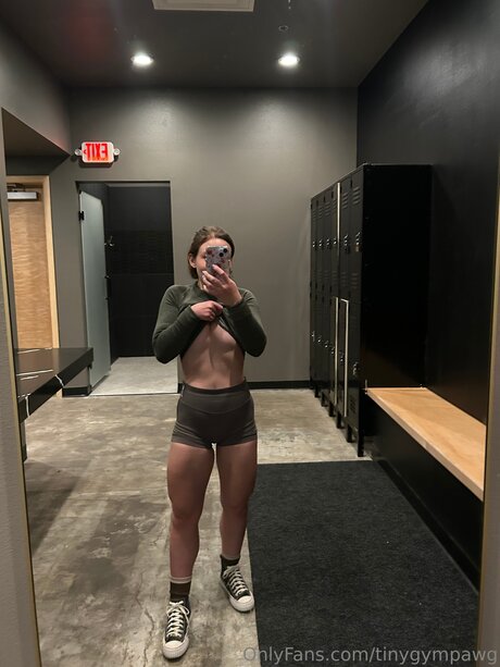 Tinygympawg model nudes photo