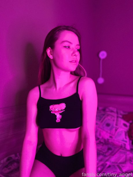 Tinyangelx_ pornstar naked img