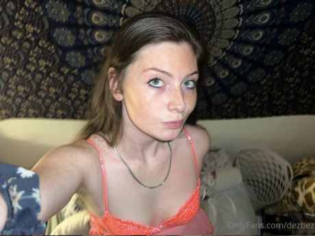 Dezbez model best picture