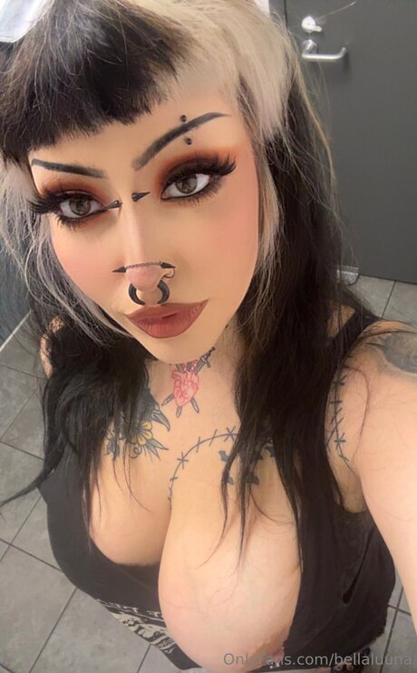 Bellaluuna beautiful pornstar image