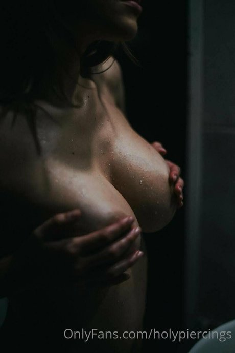Sofia Arena_ model exclusive image