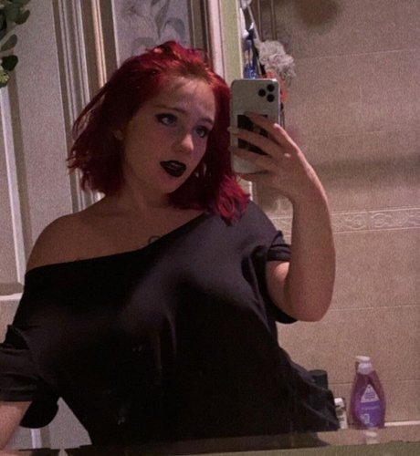 Gothicbratgf_ pretty actress pic