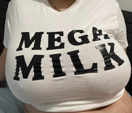 Pkittens Busty naked pornstar photo