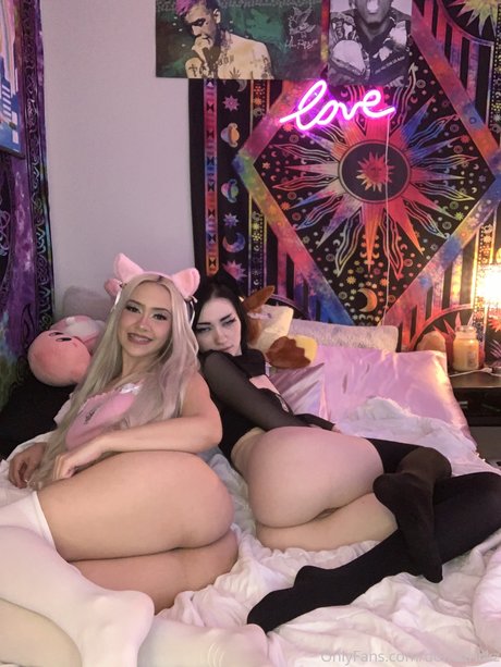 Doms Trickz sexy model gallery