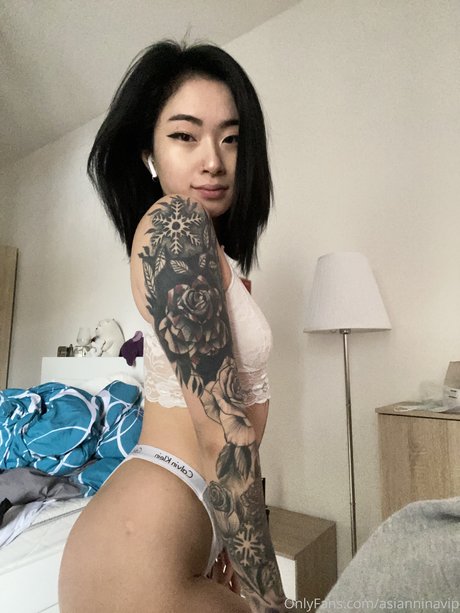 Asianninavip naked star img