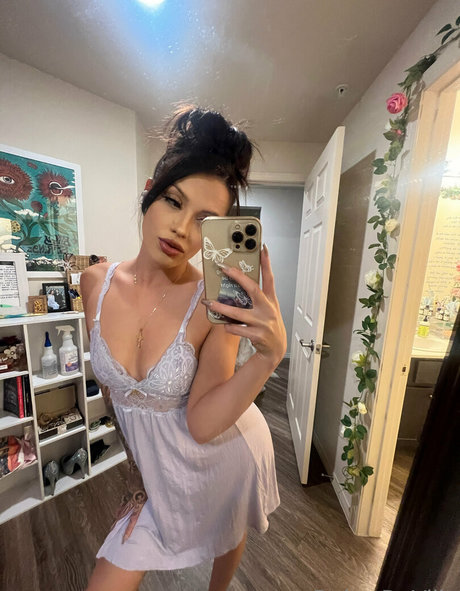 Daisy Deville pornstar pretty pictures