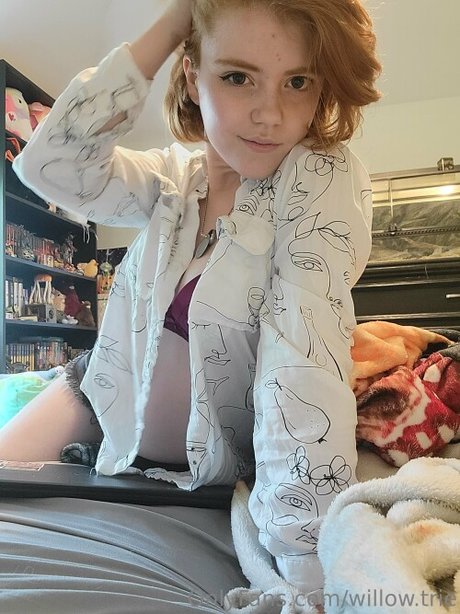 Willow Trie sexy actress image