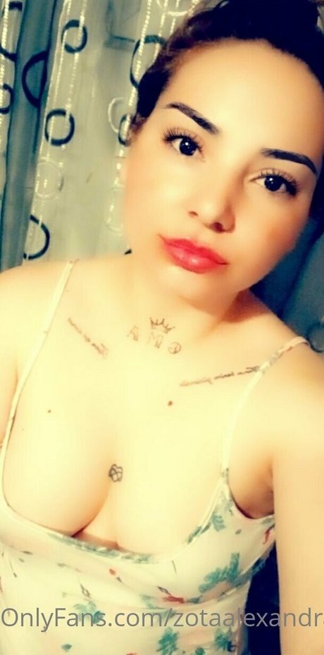 zotaalexandra model pretty pic