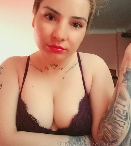 zotaalexandra pretty model pic