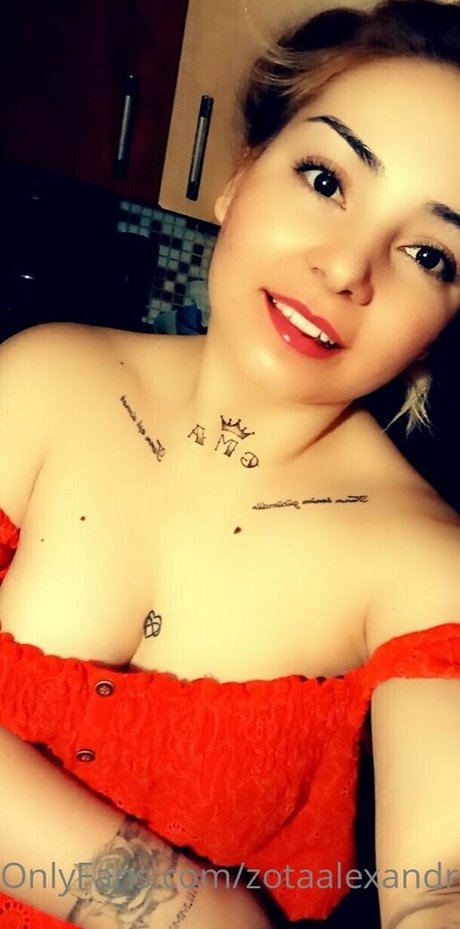 zotaalexandra perfect model pic