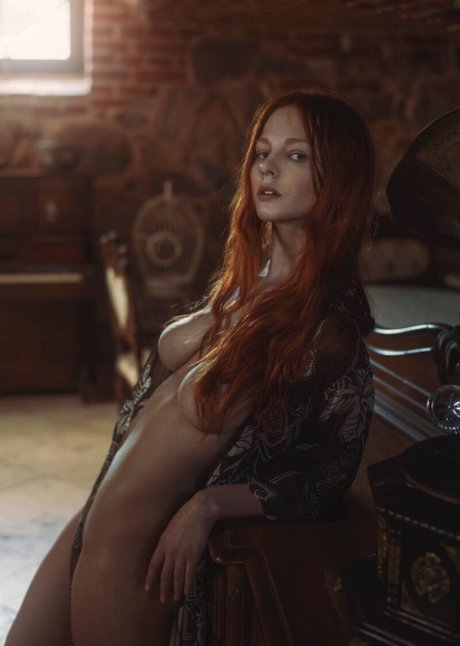 Sonia Red Fox_ naked pornstar picture