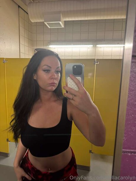 Dellacarolyn pretty star archive