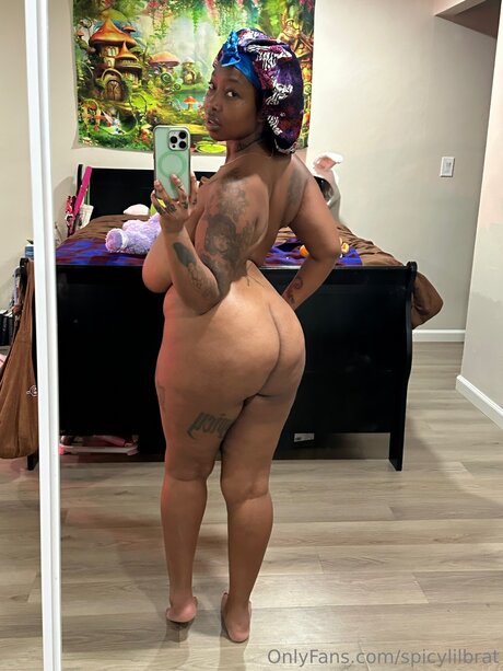 Spicylilbrat model nude photo