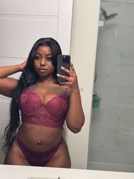 Kreamcheekss pornstar nude pictures