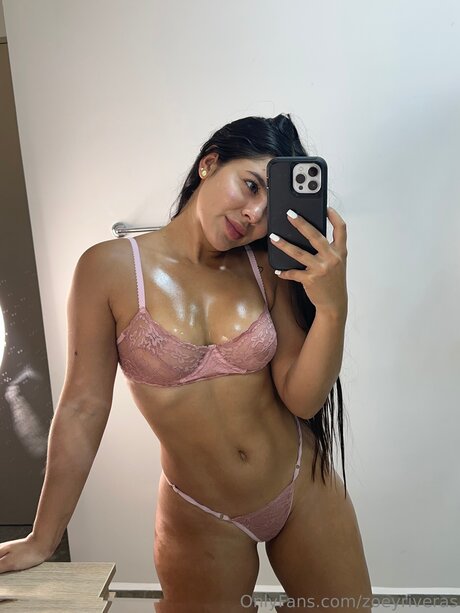 Zoeyriveras naked model photos