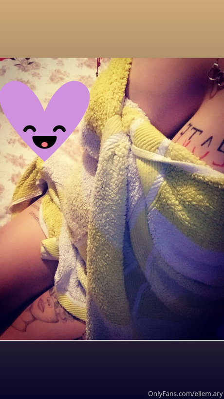 Ellem Ary model adult pics