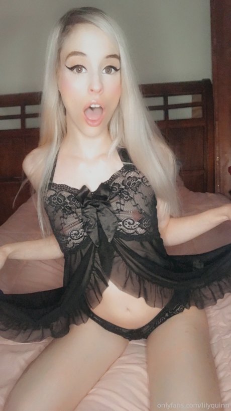 Lily Quinn pretty actress pic