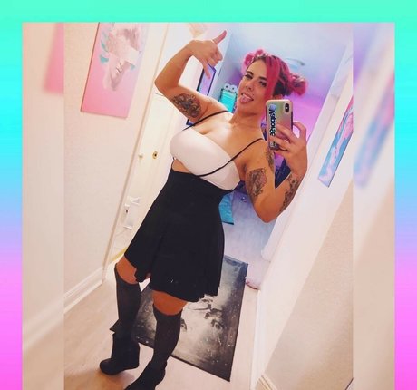 Zombiunicorn nude actress photos
