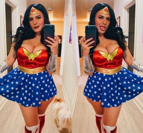 Zombiunicorn star nudes photo