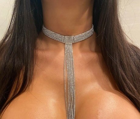 Adelinelux model porn pic