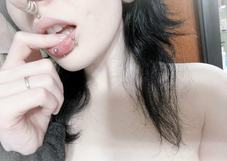Hauntedhailey hd actress img