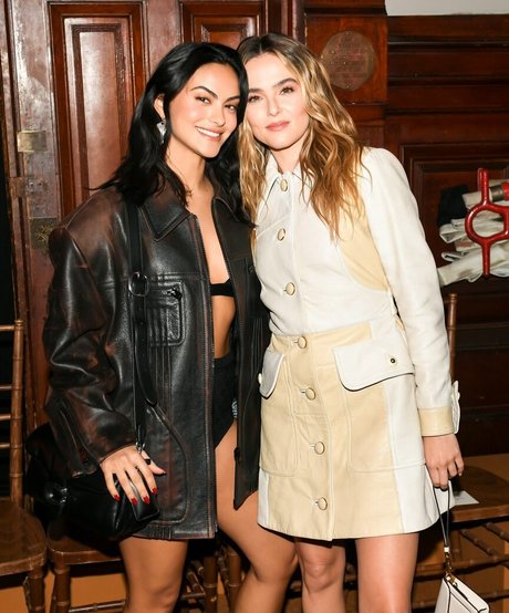 Zoey Deutch sexy model picture