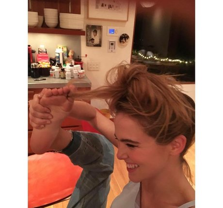 Zoey Deutch profile image