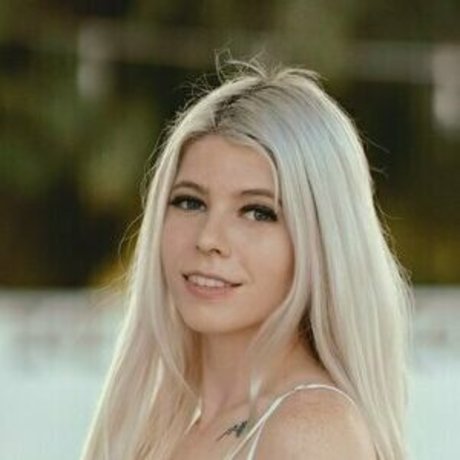 zoeybrooks18 actress photos