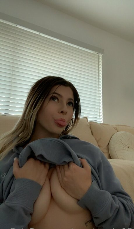 zoeybrooks18 hot star pictures