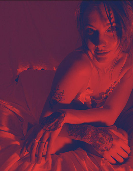 zoelovve free hot actress gallery