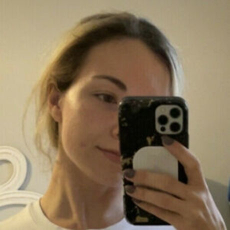 Zoe Pugh star free pictures